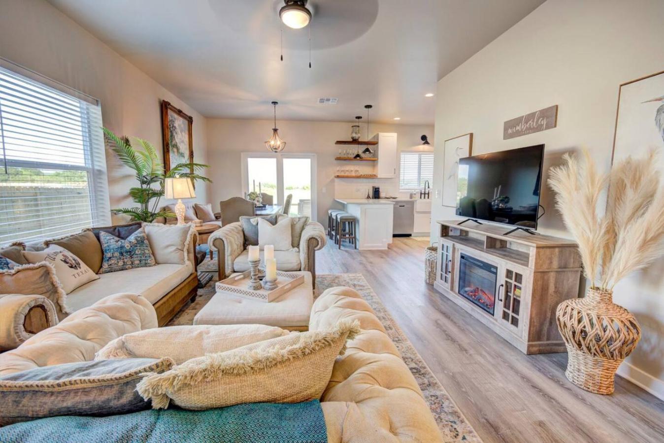The Lodge At Little Ranches Central Sleeps 26 Wimberley Eksteriør bilde