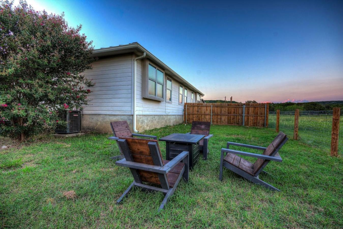 The Lodge At Little Ranches Central Sleeps 26 Wimberley Eksteriør bilde